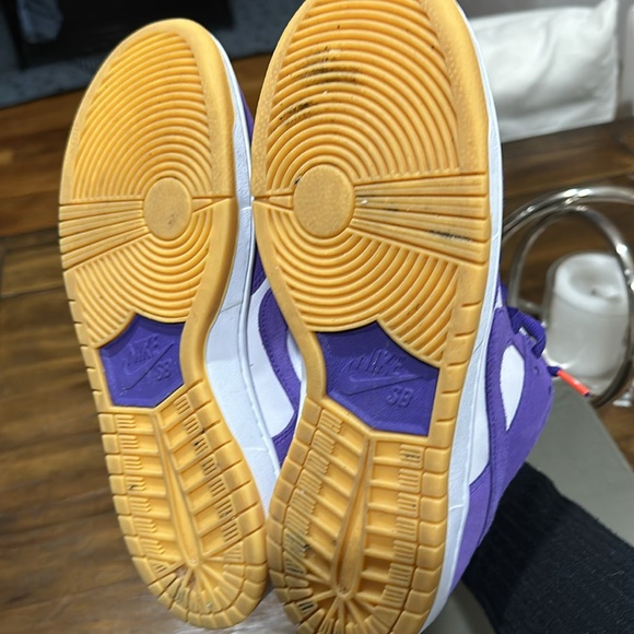 Nike dunks. Been worn once - Picture 2 of 5